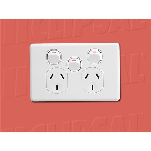 10A DOUBLE GPO WITH EXTRA SWIT CH CLASSIC